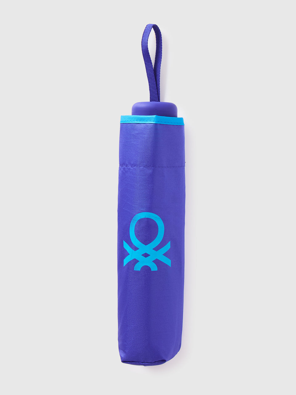 Blue umbrella - ucb_image_FS