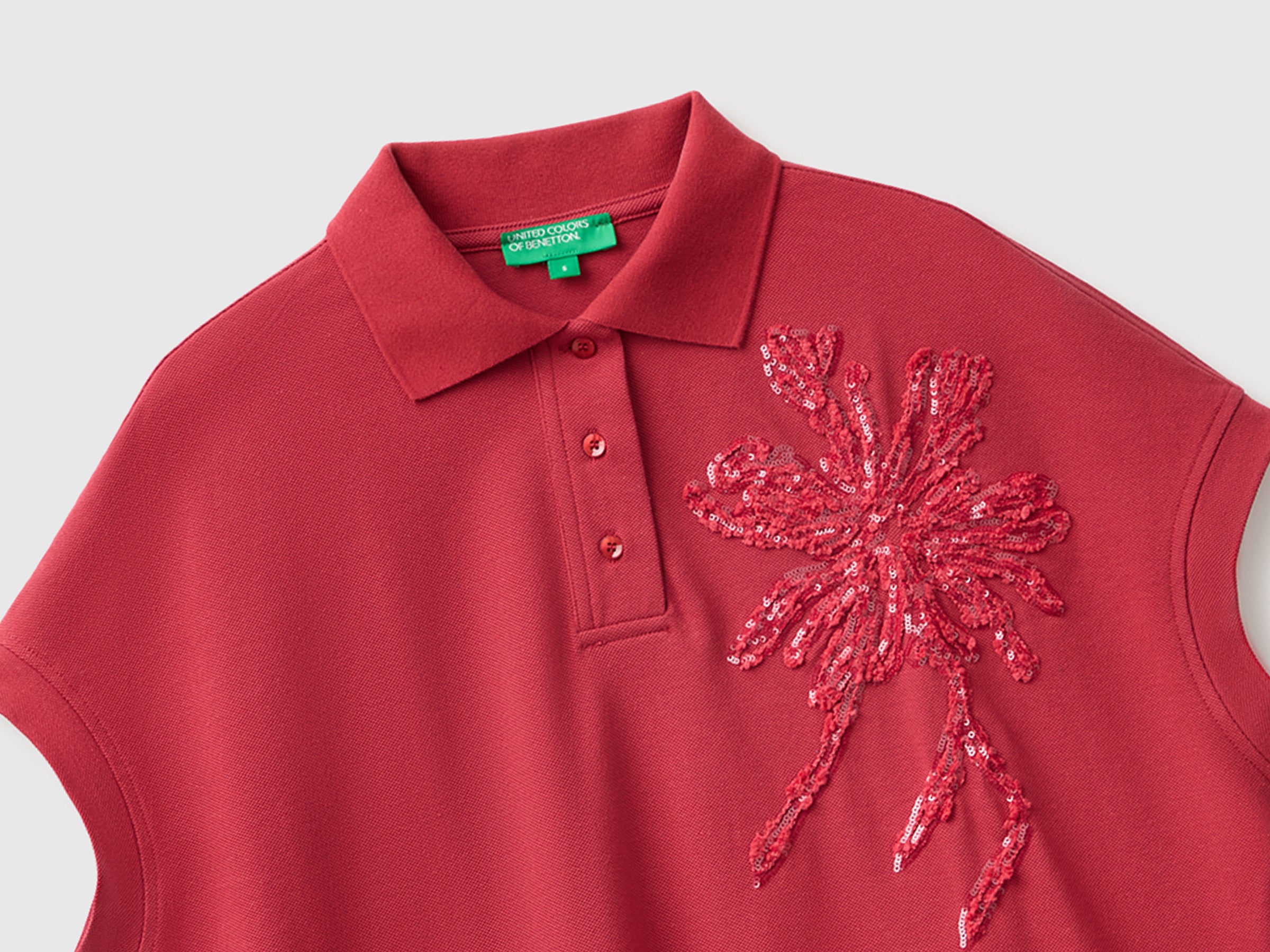Polo sem mangas com bordado - ucb_image_FY