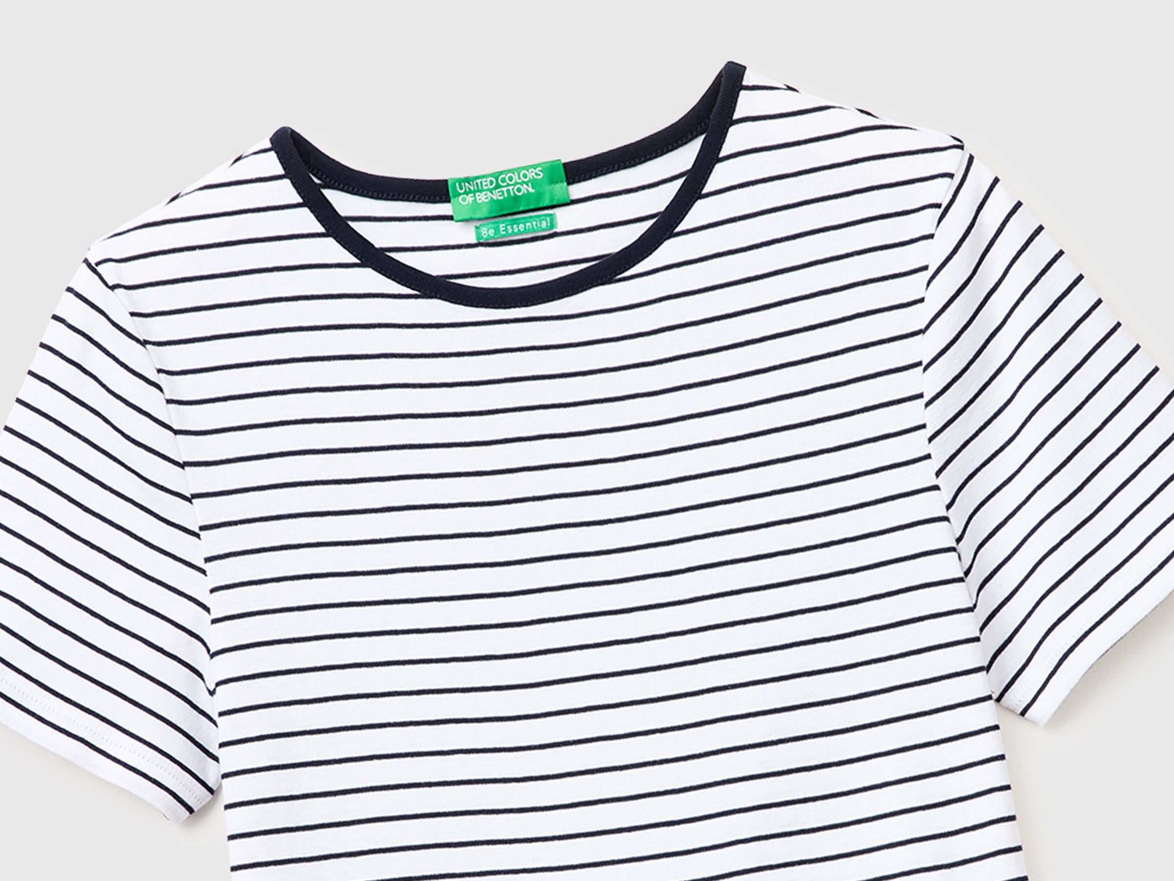 T-shirt de gola redonda às riscas - ucb_image_DS1