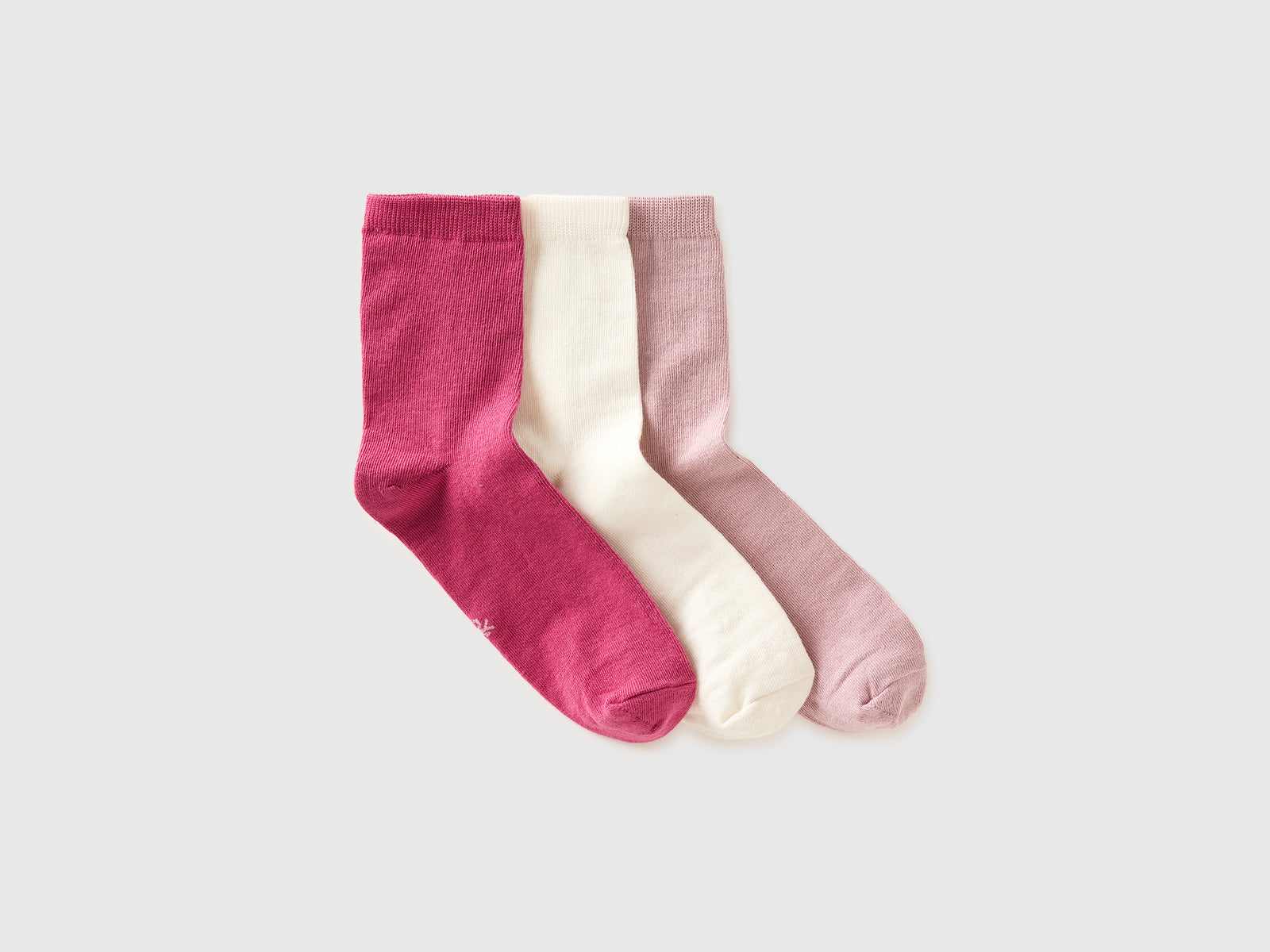 Three pairs of solid-colored medium socks - ucb_image_FS