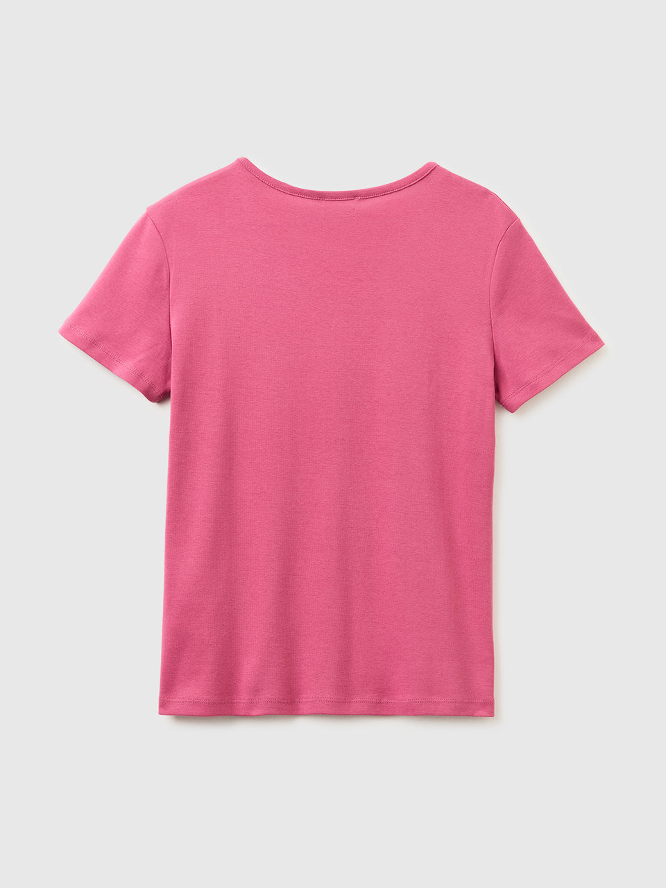 T-shirt slim fit com decote em V - ucb_image_BS
