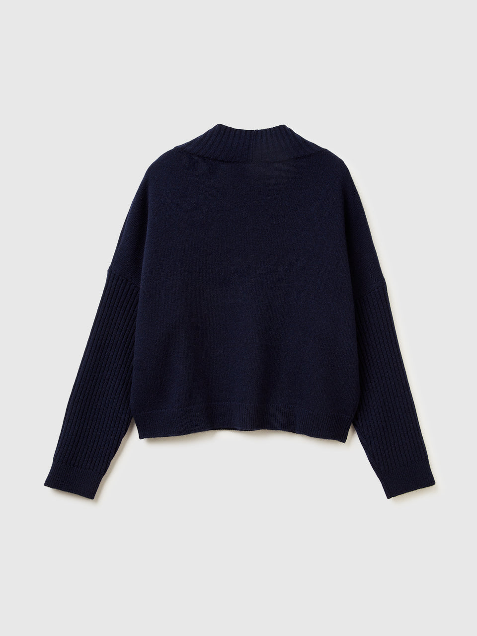 Camisola boxy fit com decote em V - ucb_image_BS