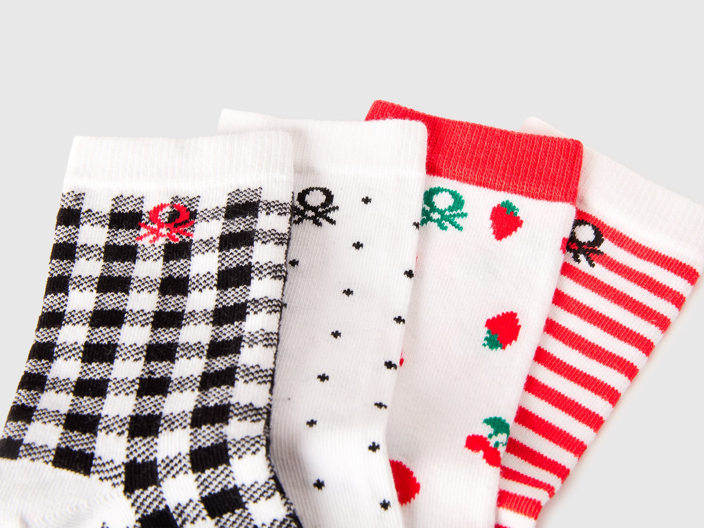 Quatro pares de meias padrão - ucb_image_DS1