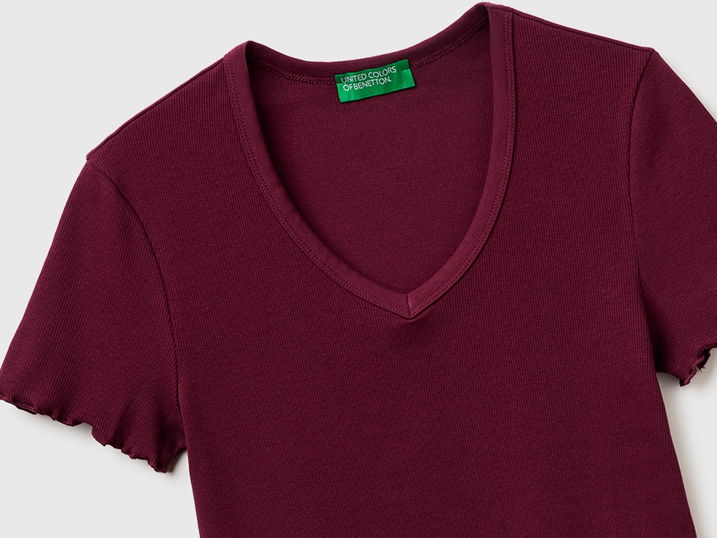 Ribbed V-neck T-shirt - ucb_image_DS1