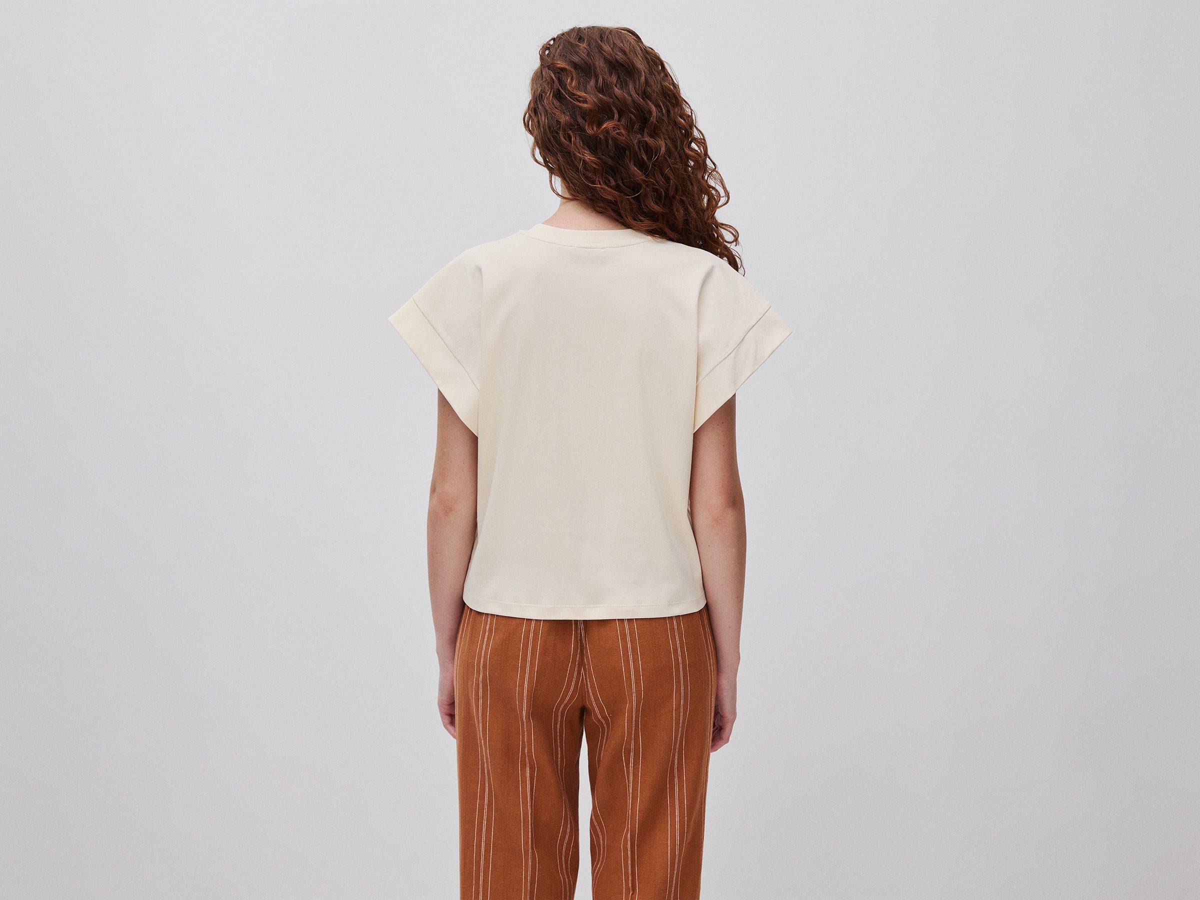 T-shirt com bordado - ucb_image_B