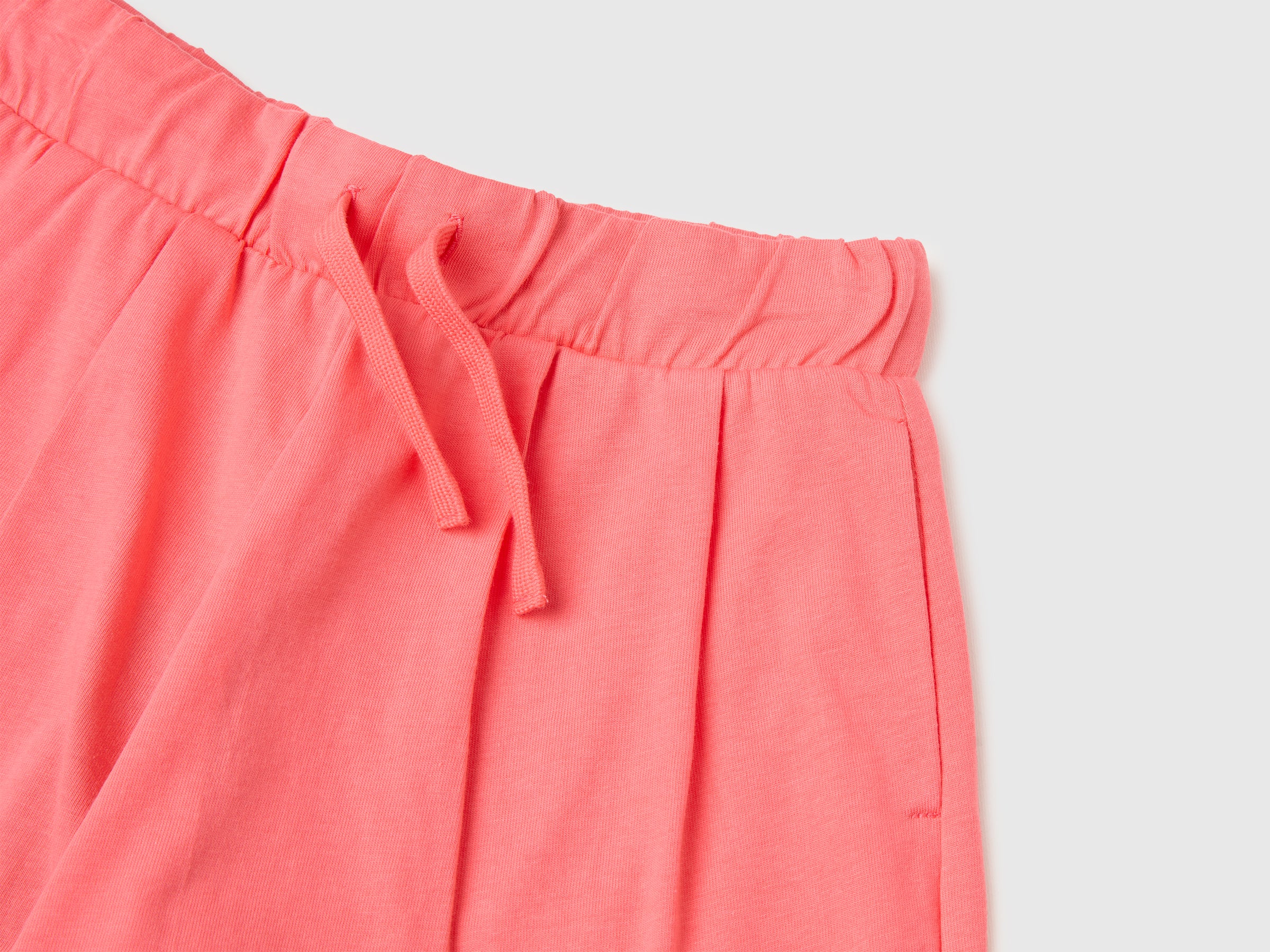 Bermuda shorts with drawstring - ucb_image_DS1