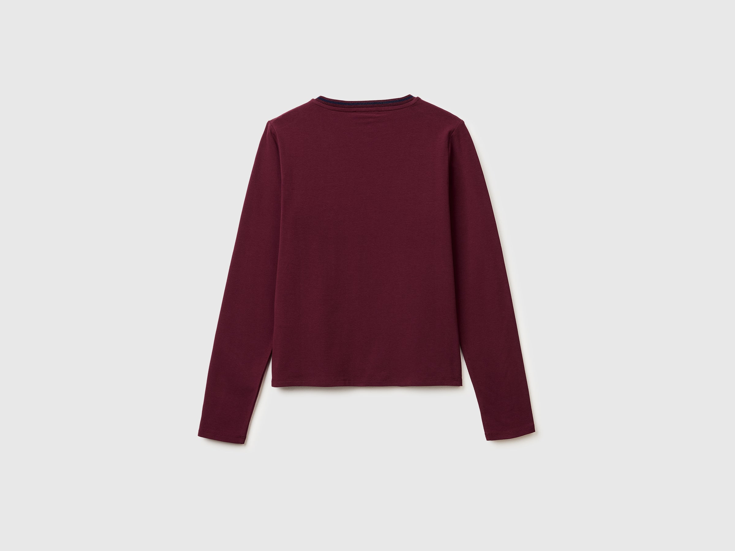 Fitted V-neck T-shirt - ucb_image_BS