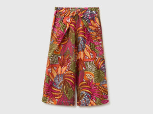 Dreiviertellange Hose mit Knoten