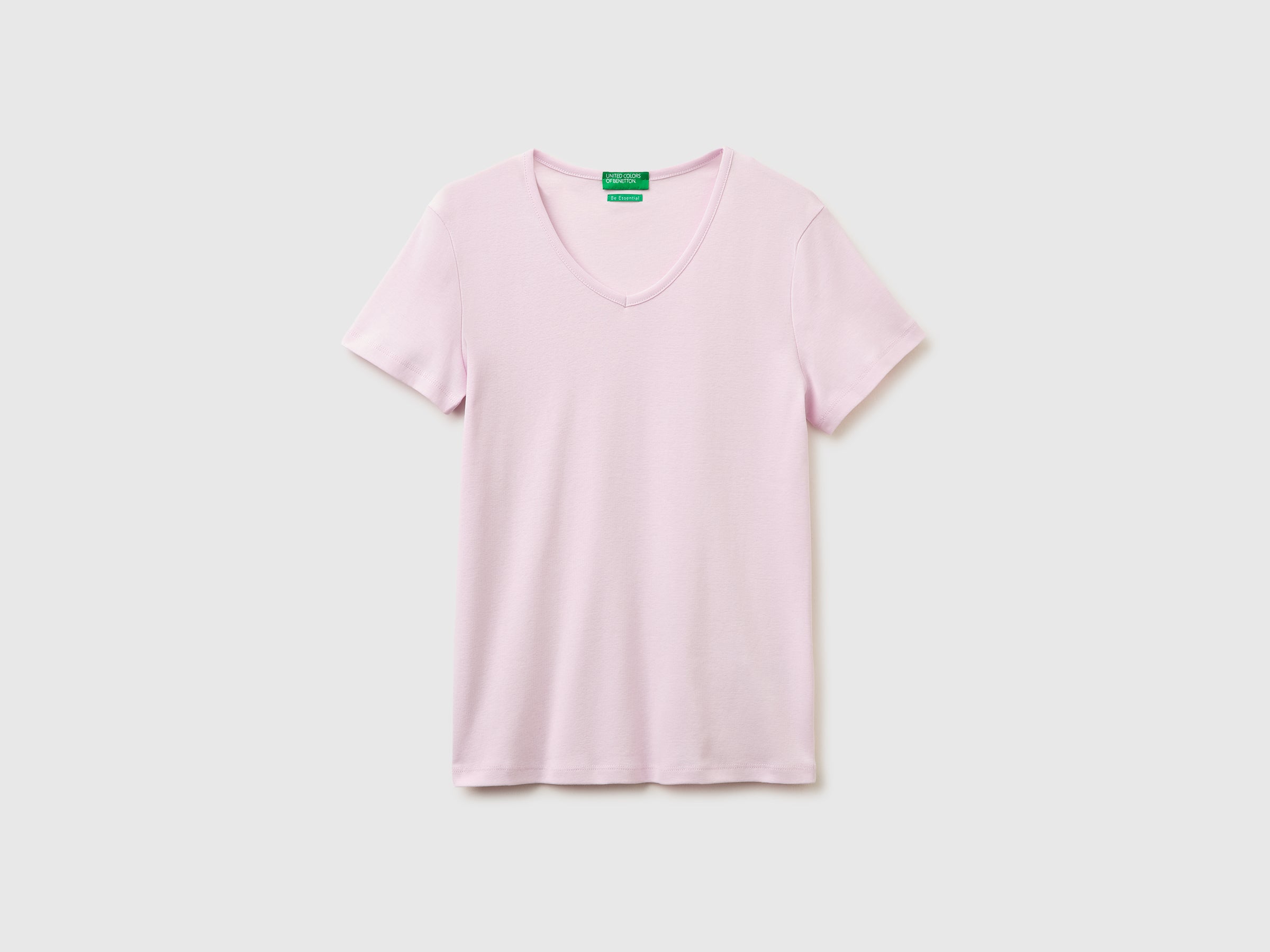 Slim fit t-shirt with V-neck - ucb_image_FS