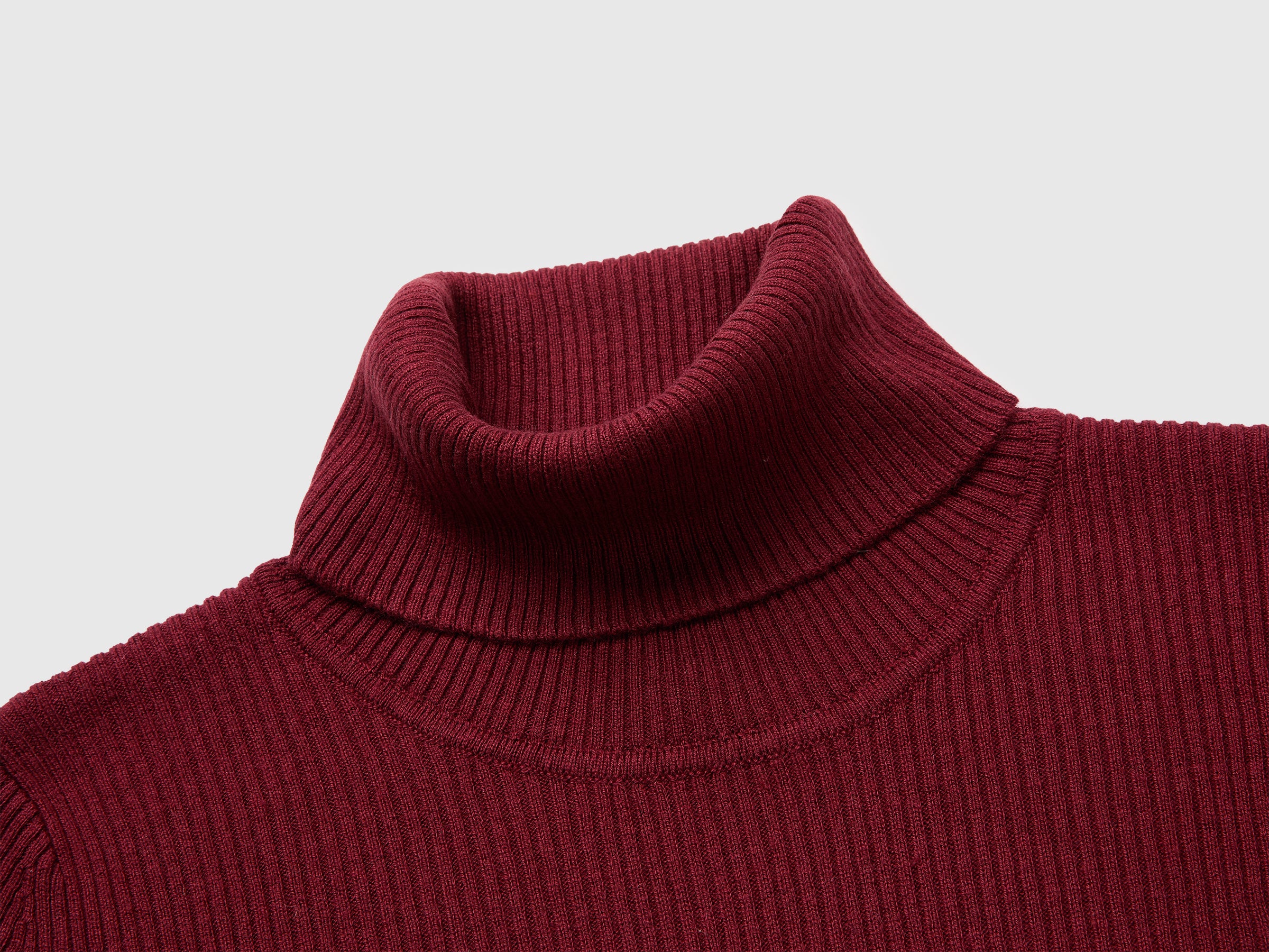 Camisola de gola alta canelada em mistura de seda e lã - ucb_image_DS1