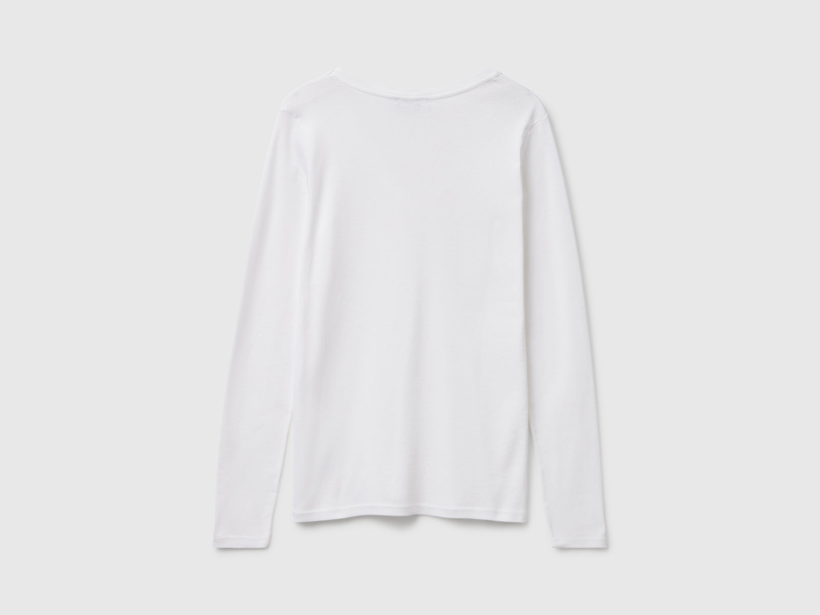 T-shirt branca com decote em V - ucb_image_BS