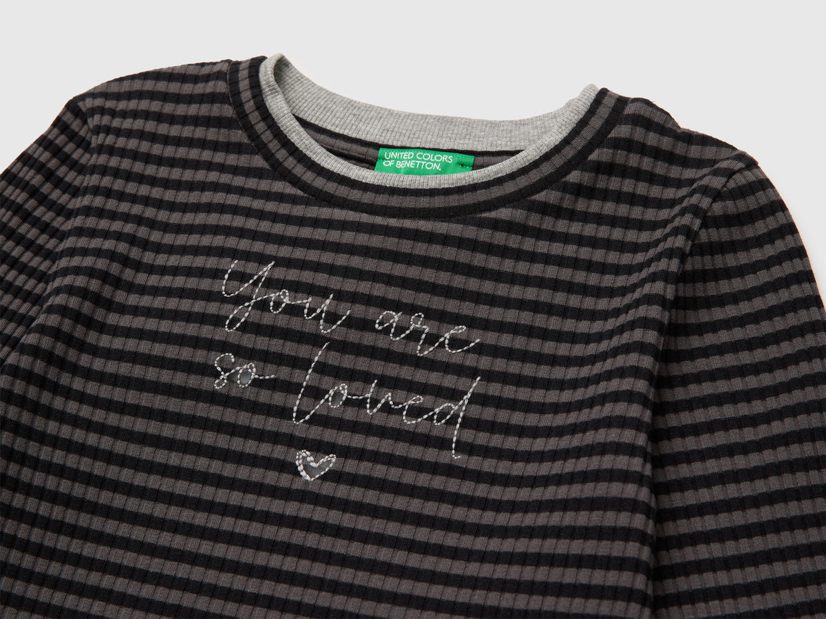 T-shirt com canelado riscado e bordado - ucb_image_DS1