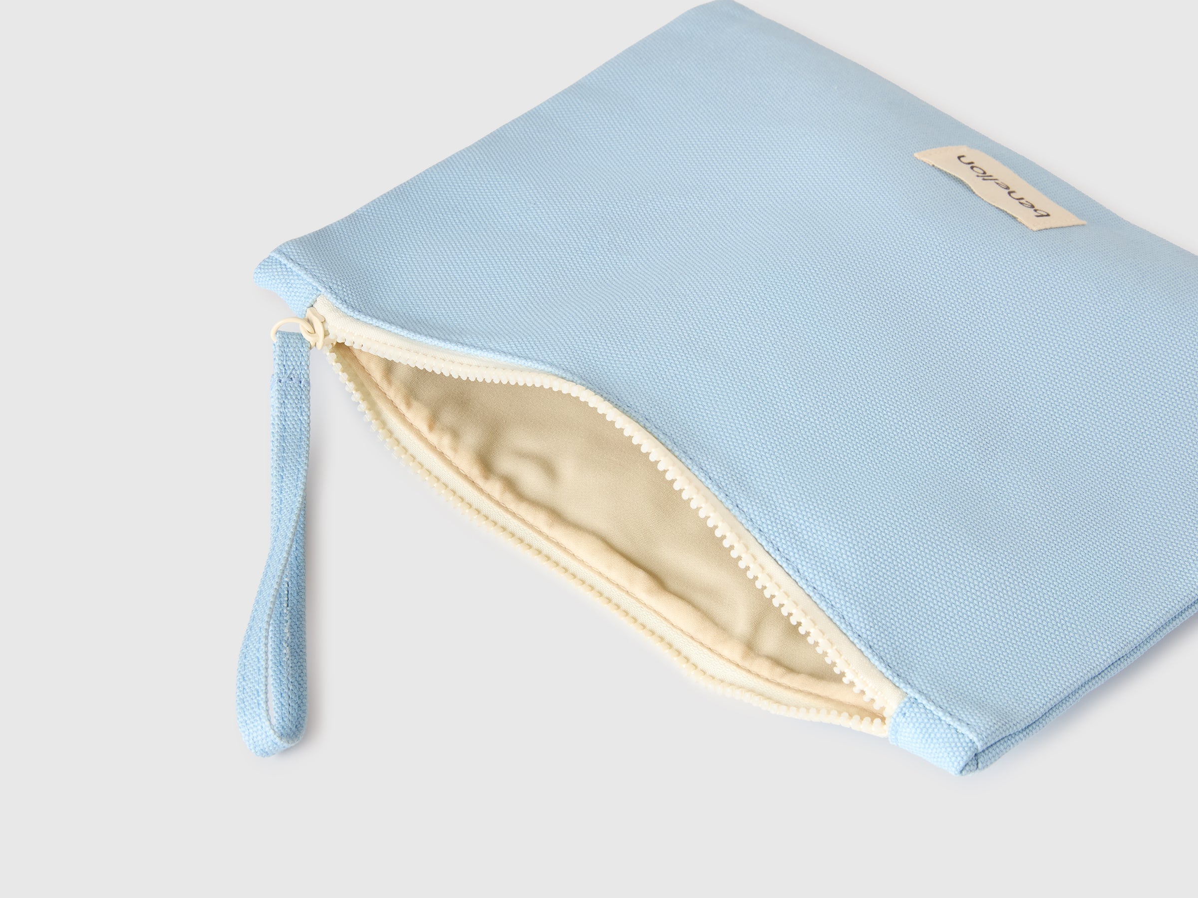 Blue tablet case - ucb_image_DS1