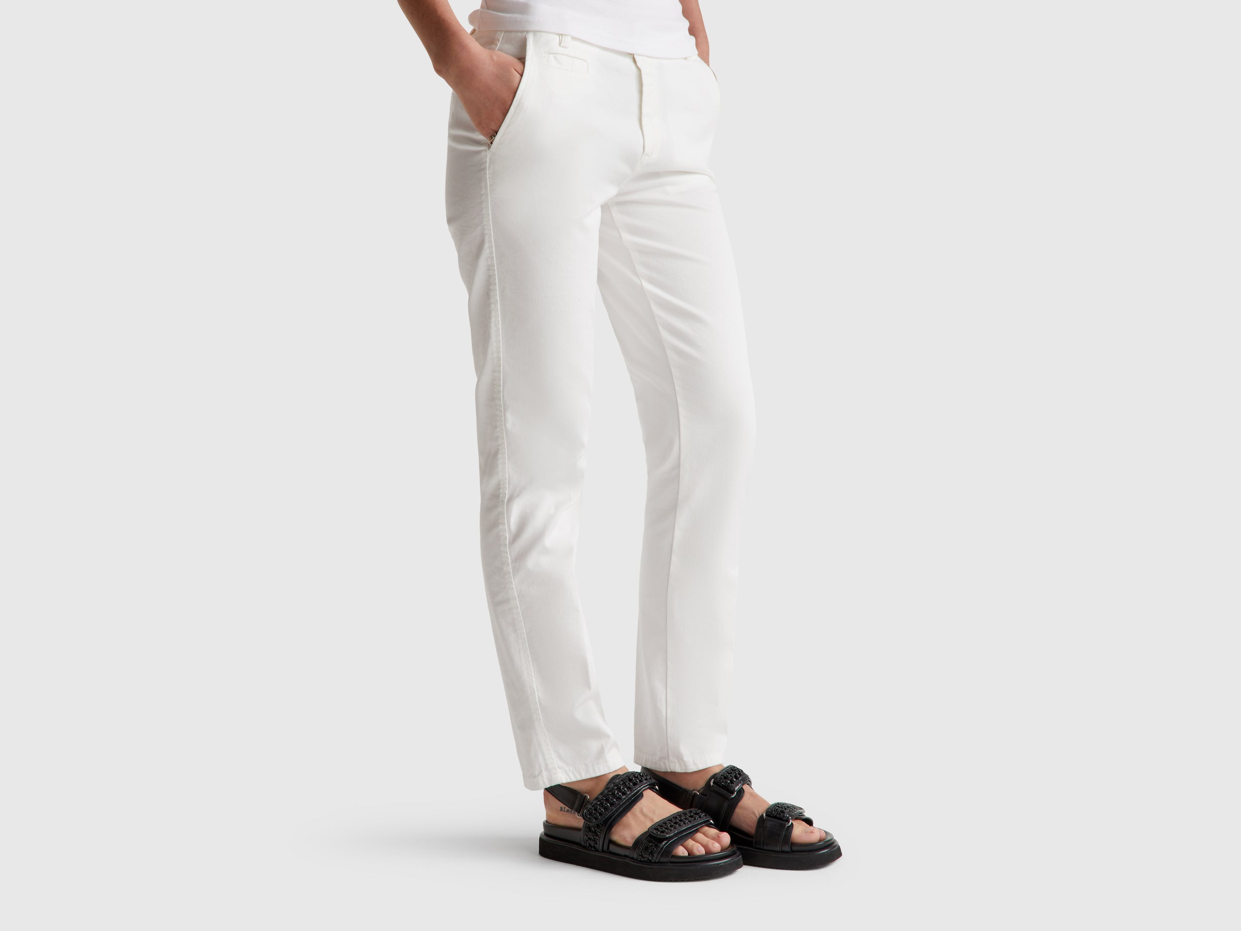 Chinos slim fit em algodão branco nata - ucb_image_F