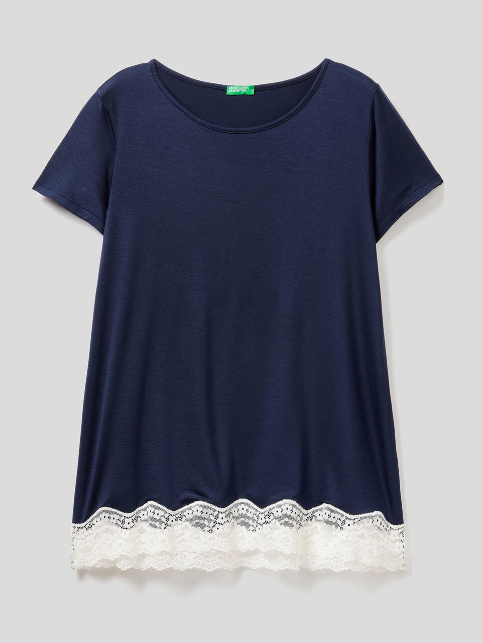 Fließendes kurzärmeliges T-Shirt mit Spitze image number 1