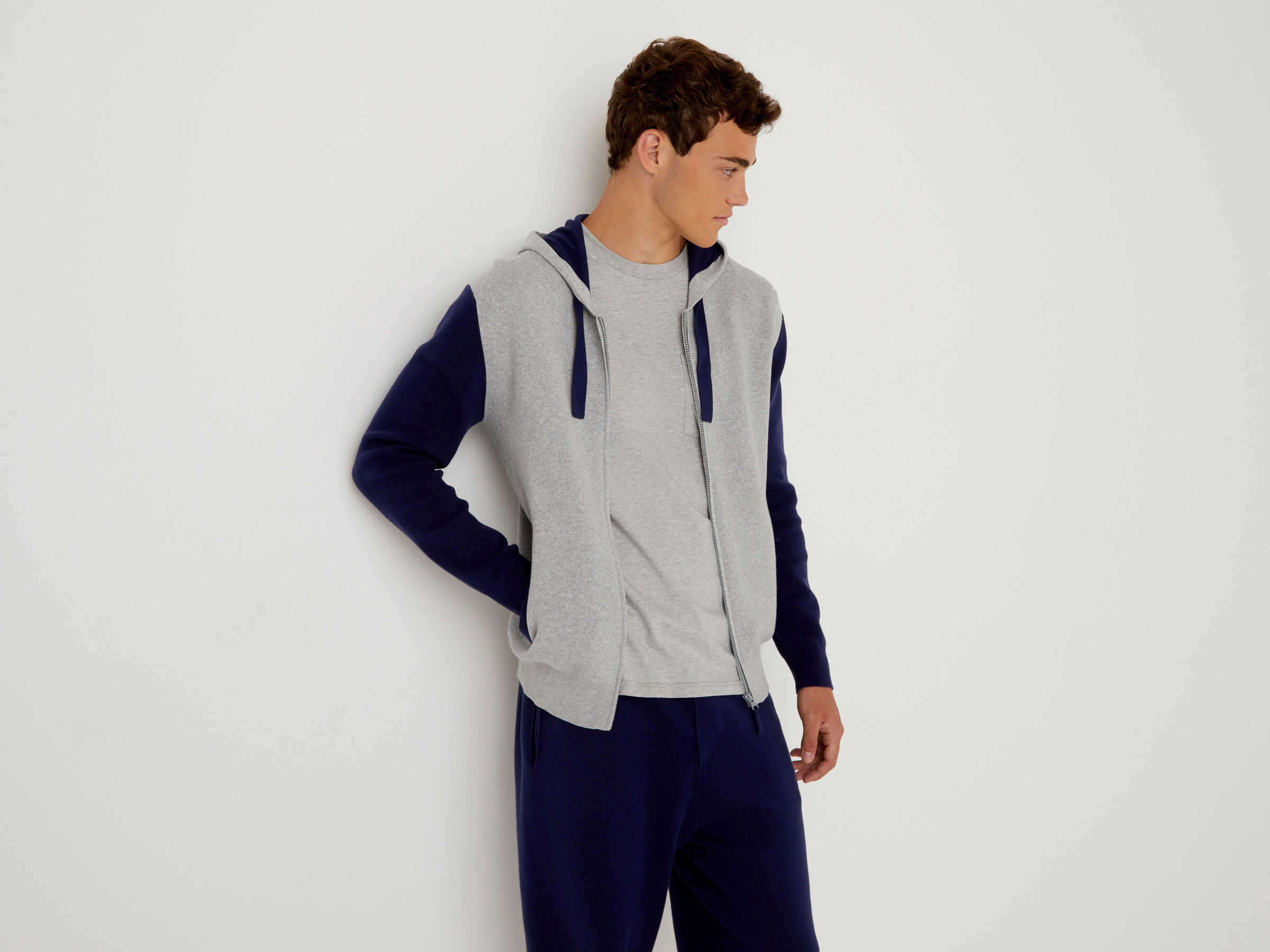 Sweatshirt aus Strick mit Farbblöcken image number 3