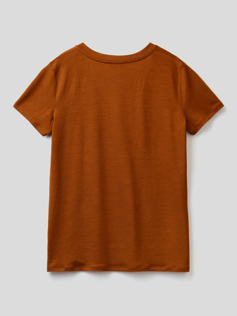 T-Shirt mit V-Ausschnitt image number 2