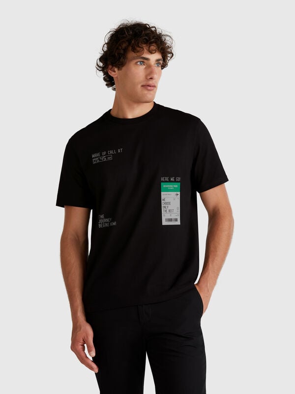Schwarzes T-Shirt mit Grafik Herren