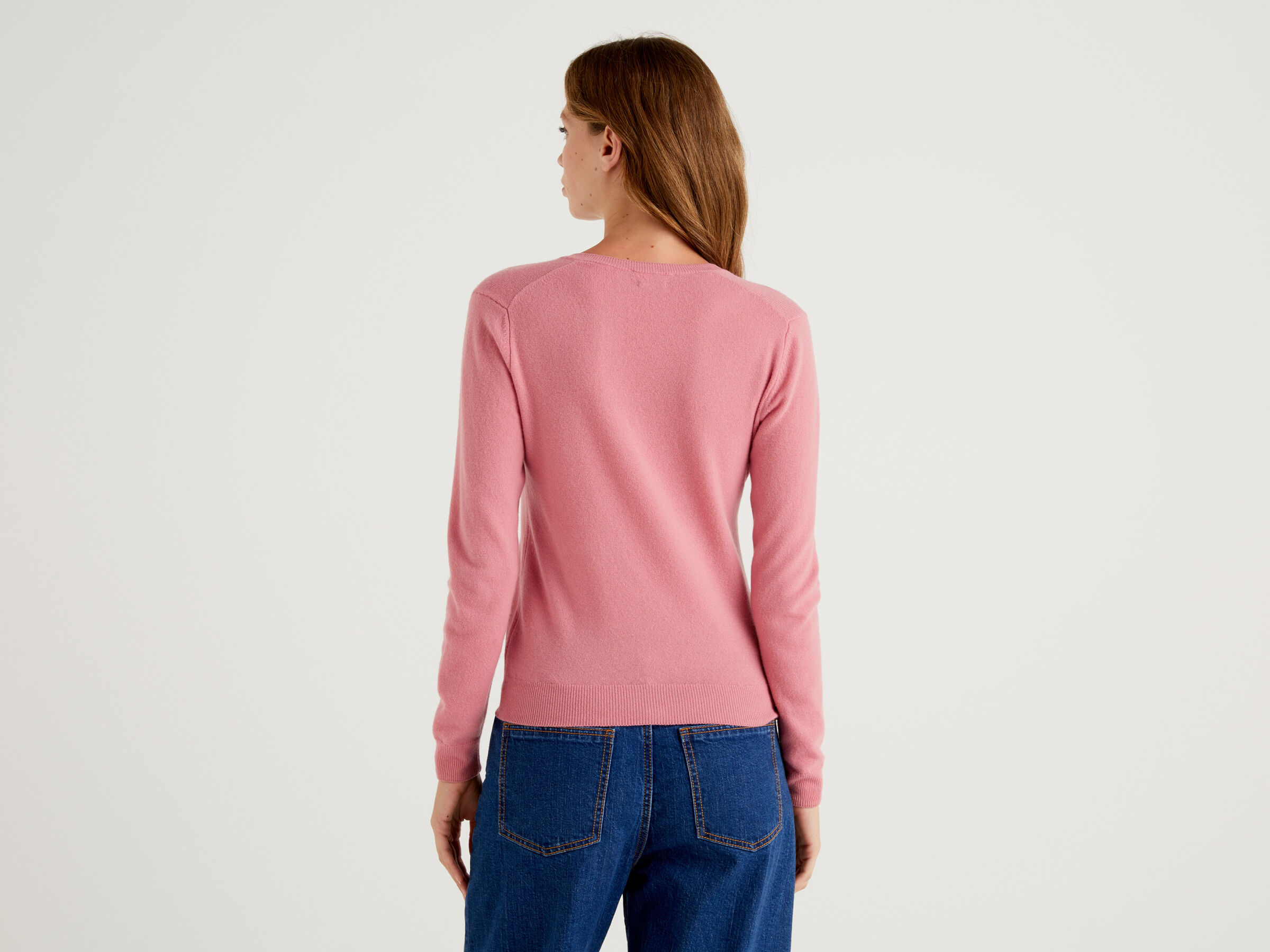 Pullover aus reiner Schurwolle mit V-Ausschnitt image number 2