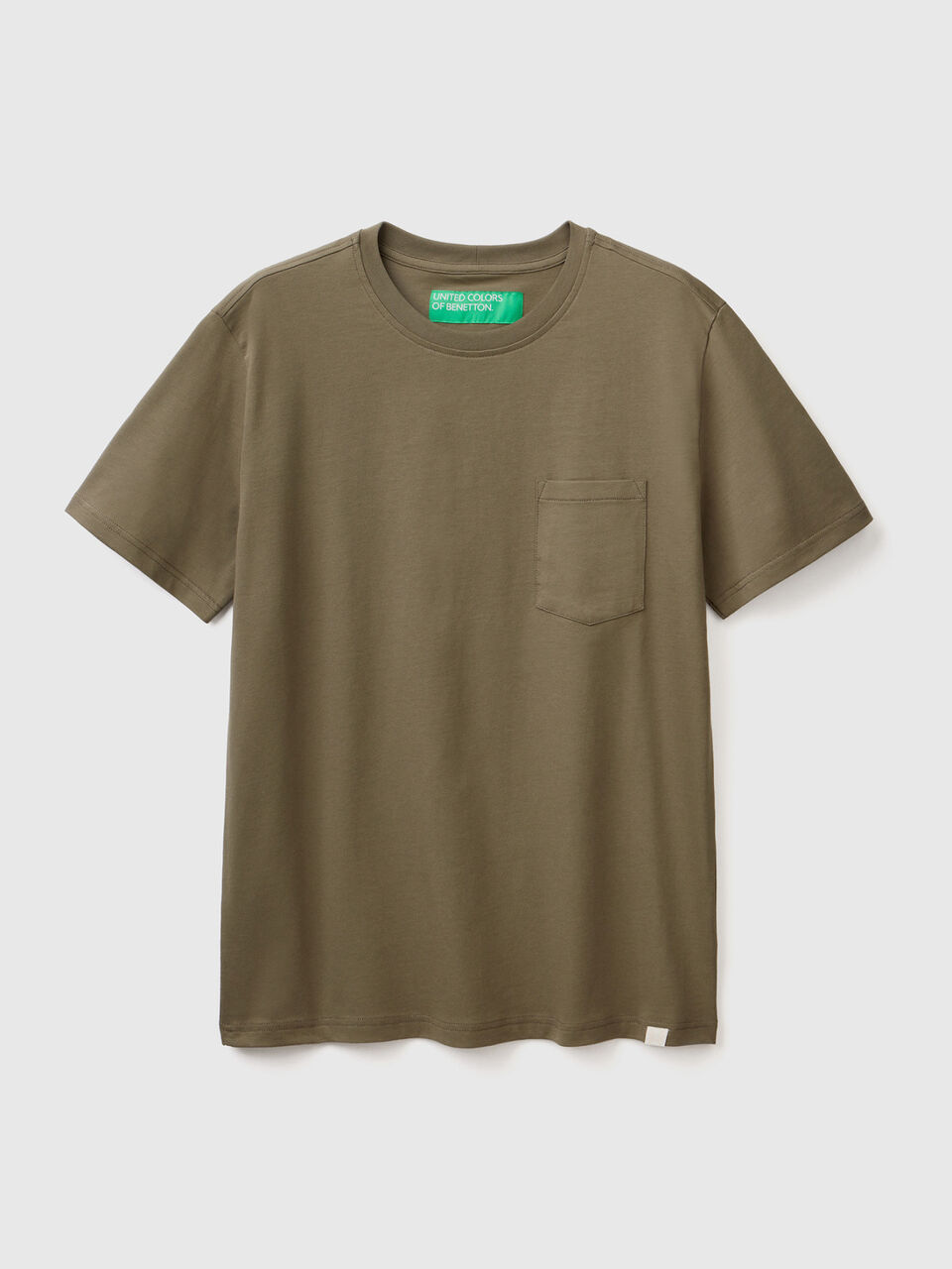 T-Shirt aus 100% Baumwolle mit Tasche image number 1