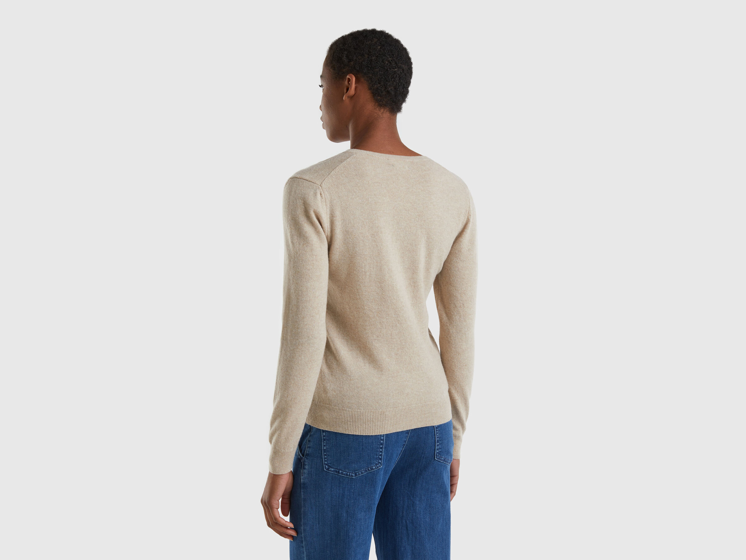 Pullover aus reiner Schurwolle mit V-Ausschnitt image number 2
