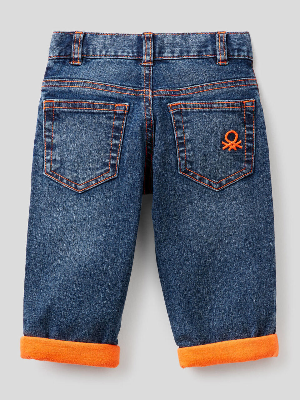 Jeans mit Neon-Details image number 2