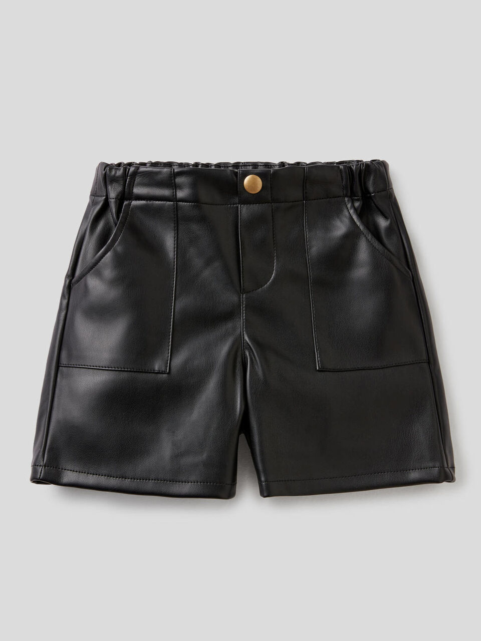 Shorts aus beschichtetem Stoff image number 1