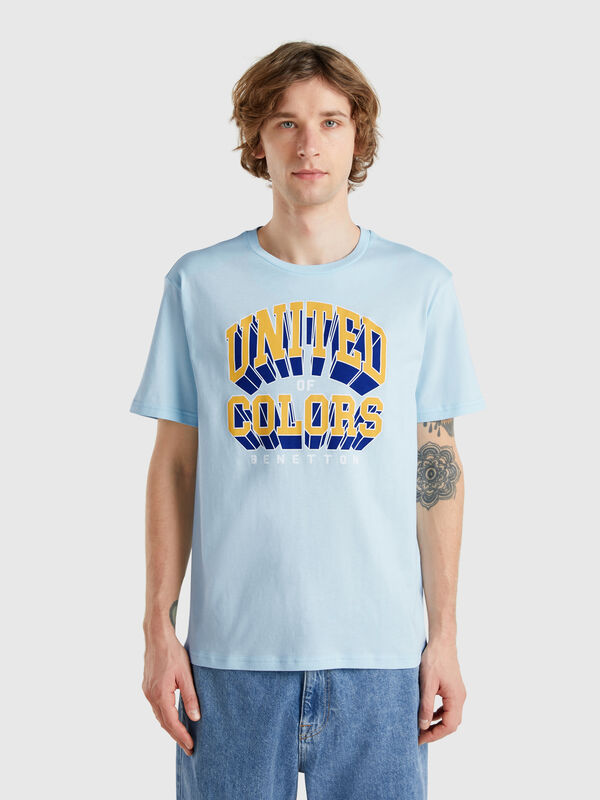 Hellblaue Baumwoll-T-Shirt mit gelbem Logo Herren