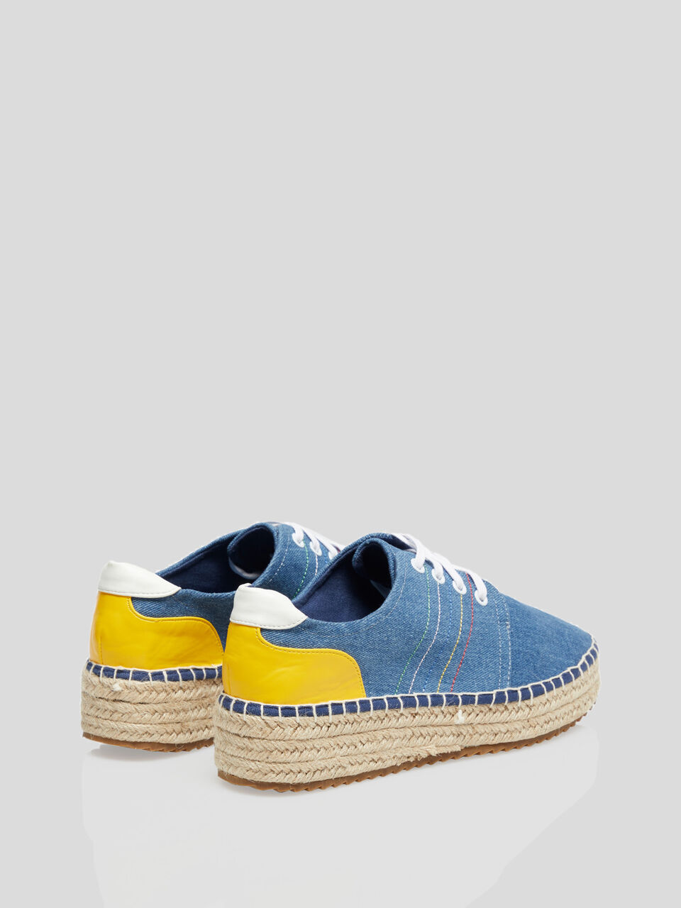 Sneakers mit Details in Kordel image number 2