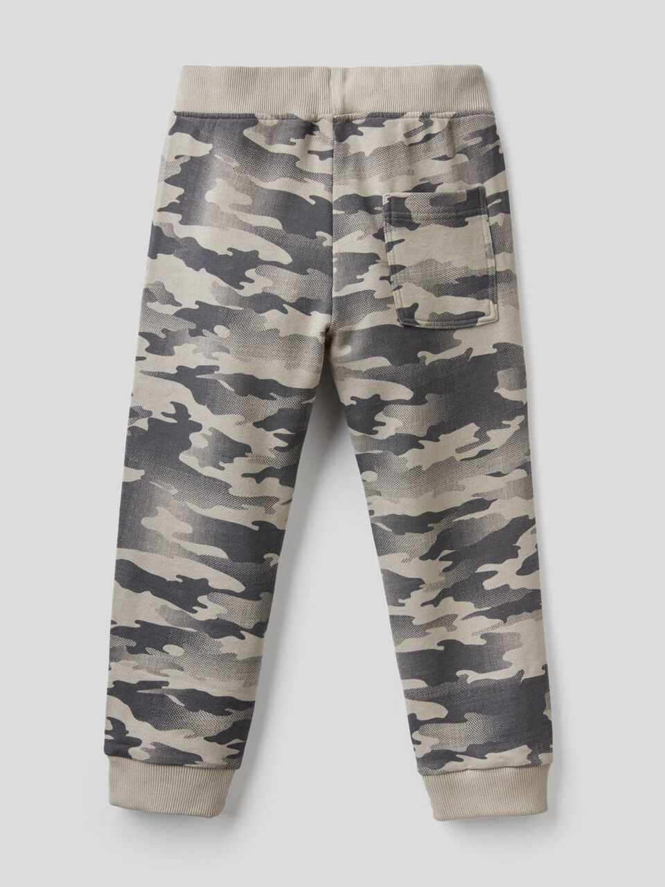 Hose aus Sweatstoff mit Camouflage-Muster image number 2