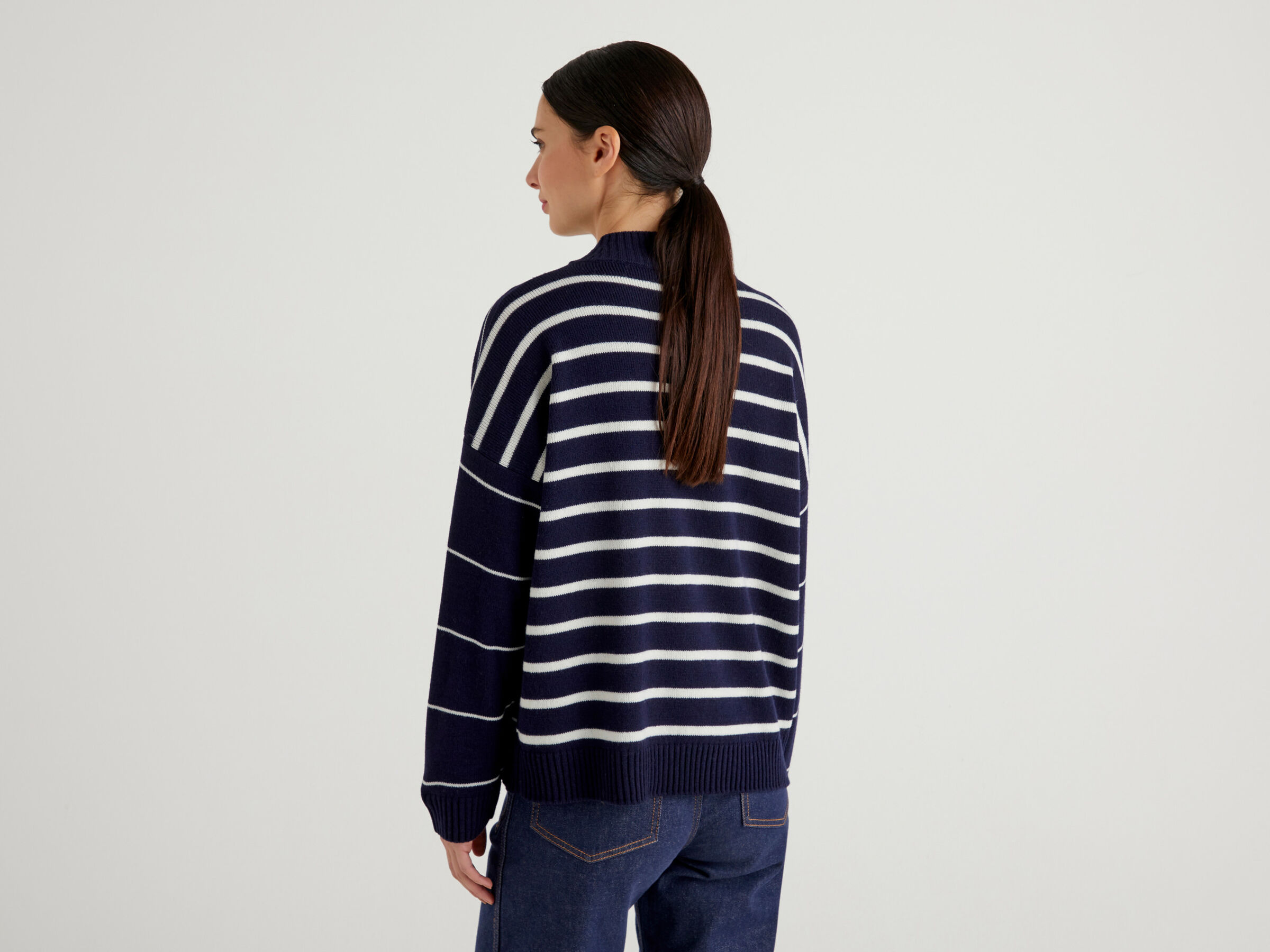 Rollkragenpullover mit Streifen image number 2