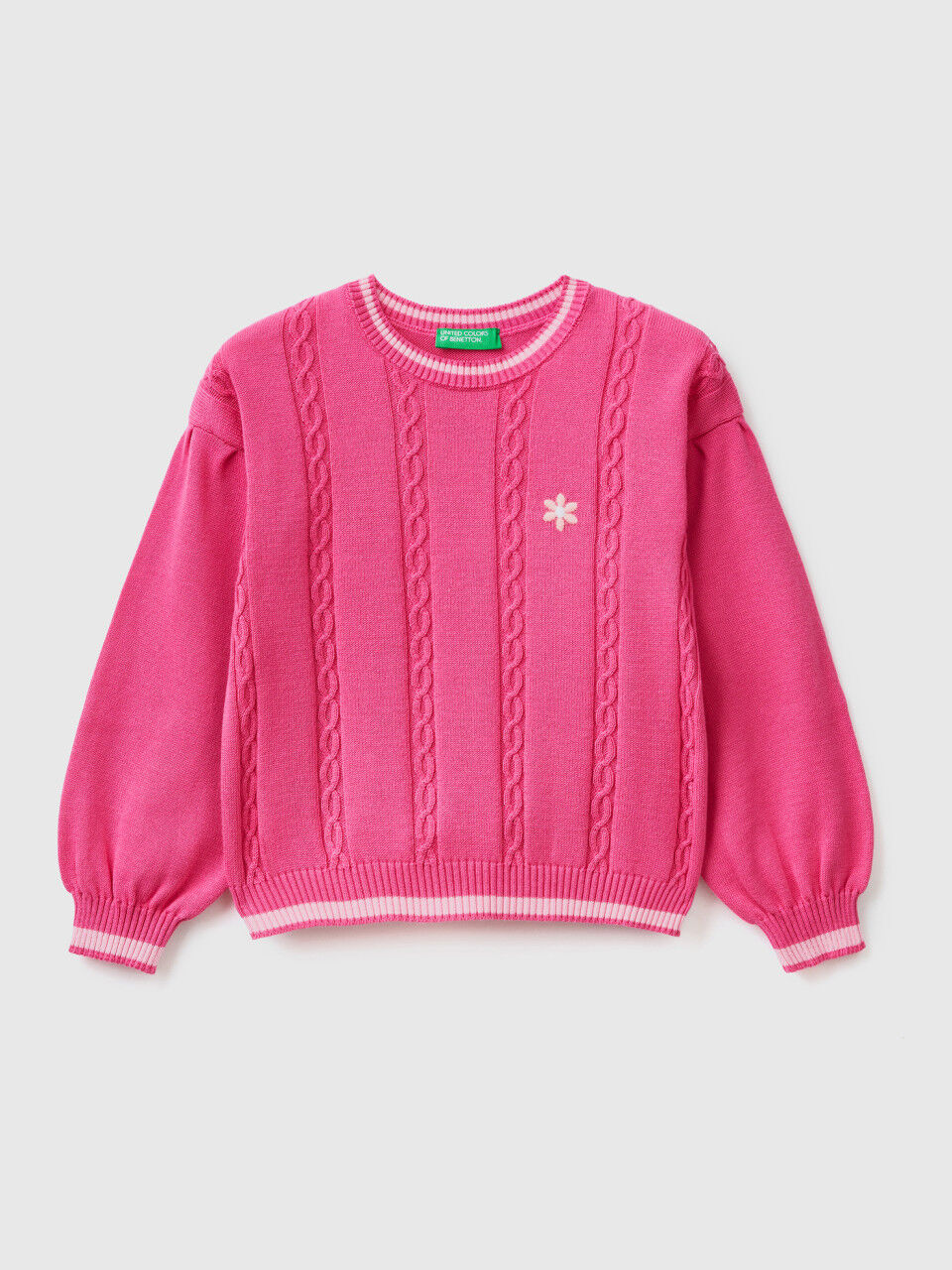 Pullover mit Flechtmuster und aufgestickter Blume