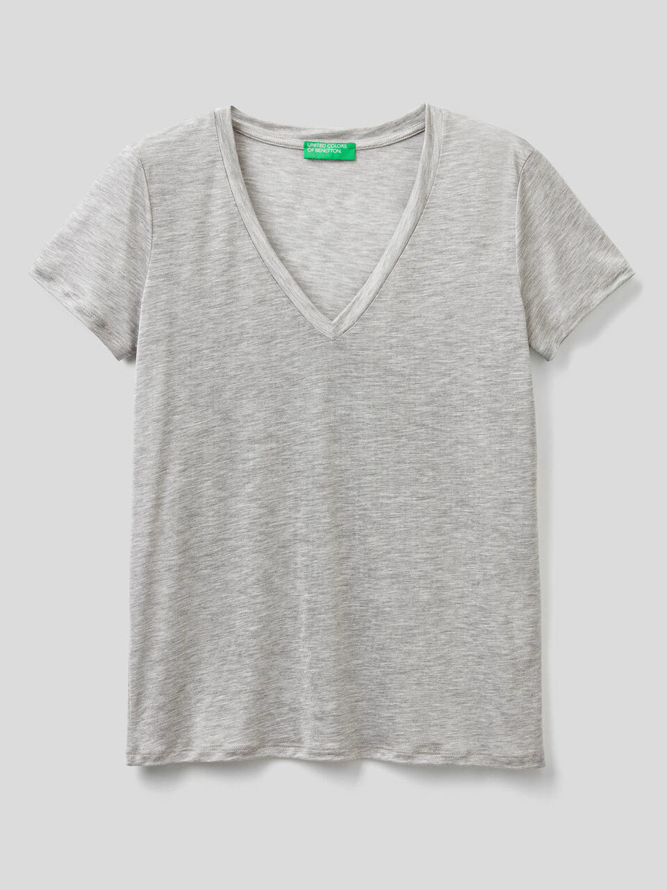T-Shirt mit V-Ausschnitt image number 1