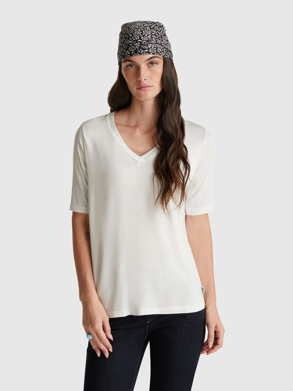 T-Shirt mit V-Ausschnitt aus Stretch-Viskose Damen