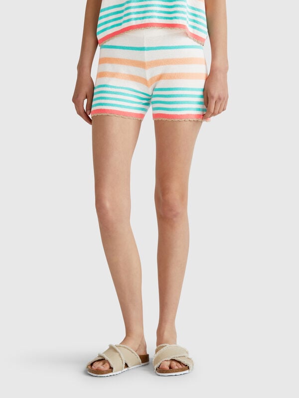 Gestreifte Strickshorts Damen