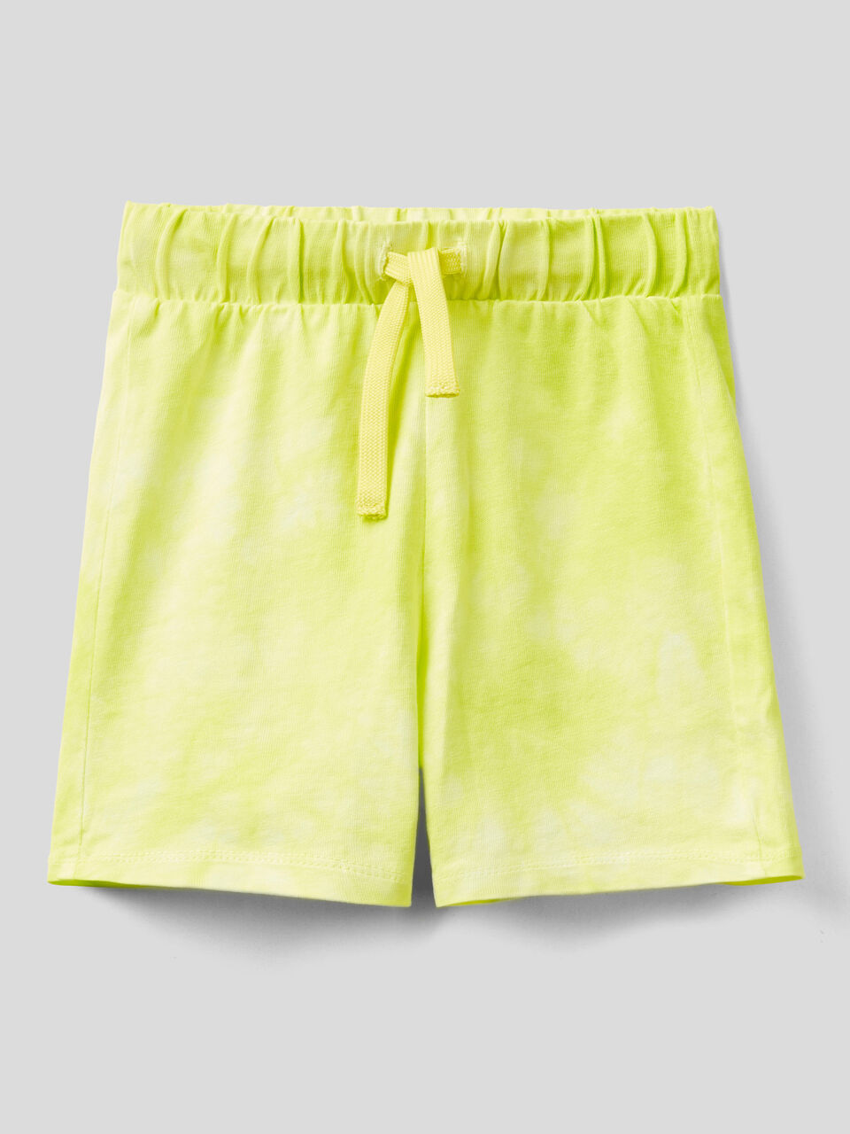 Bermudas mit Batikmuster und Tunnelzug image number 1