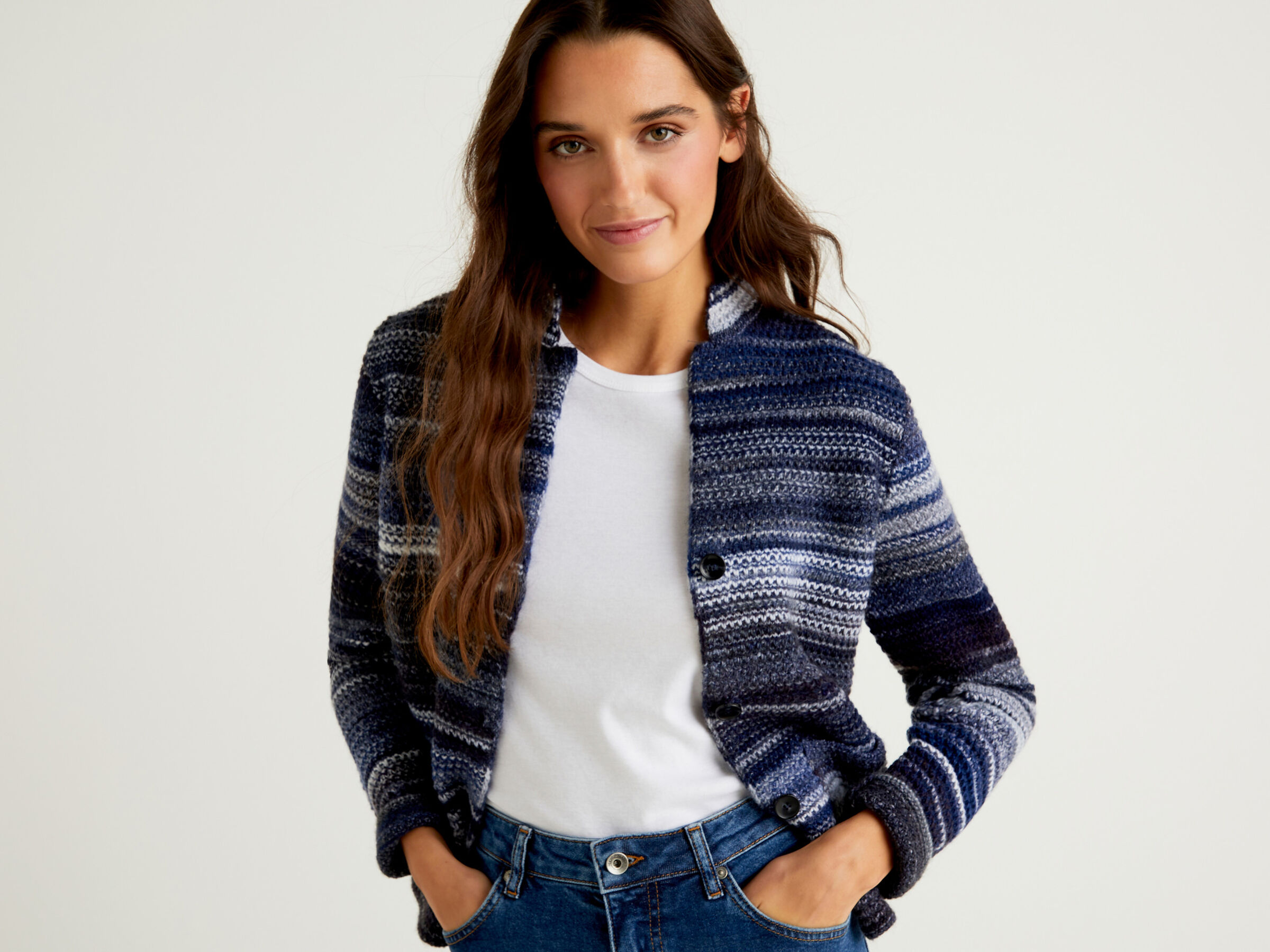 Bunte Jacke aus Strick in einer weichen Wollmischung image number 4