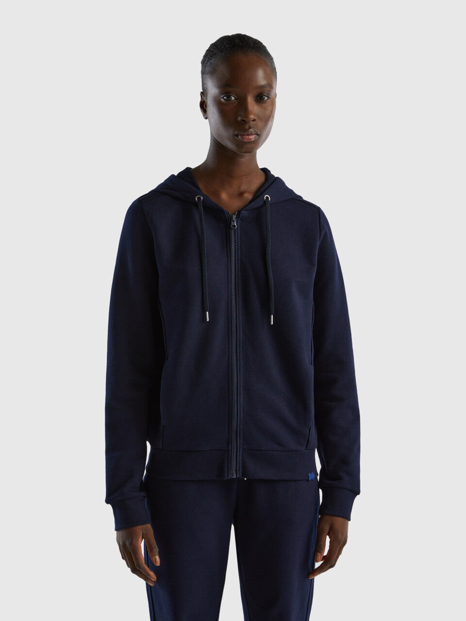 Sweatshirt aus 100% Baumwolle mit Reißverschluss und Kapuze