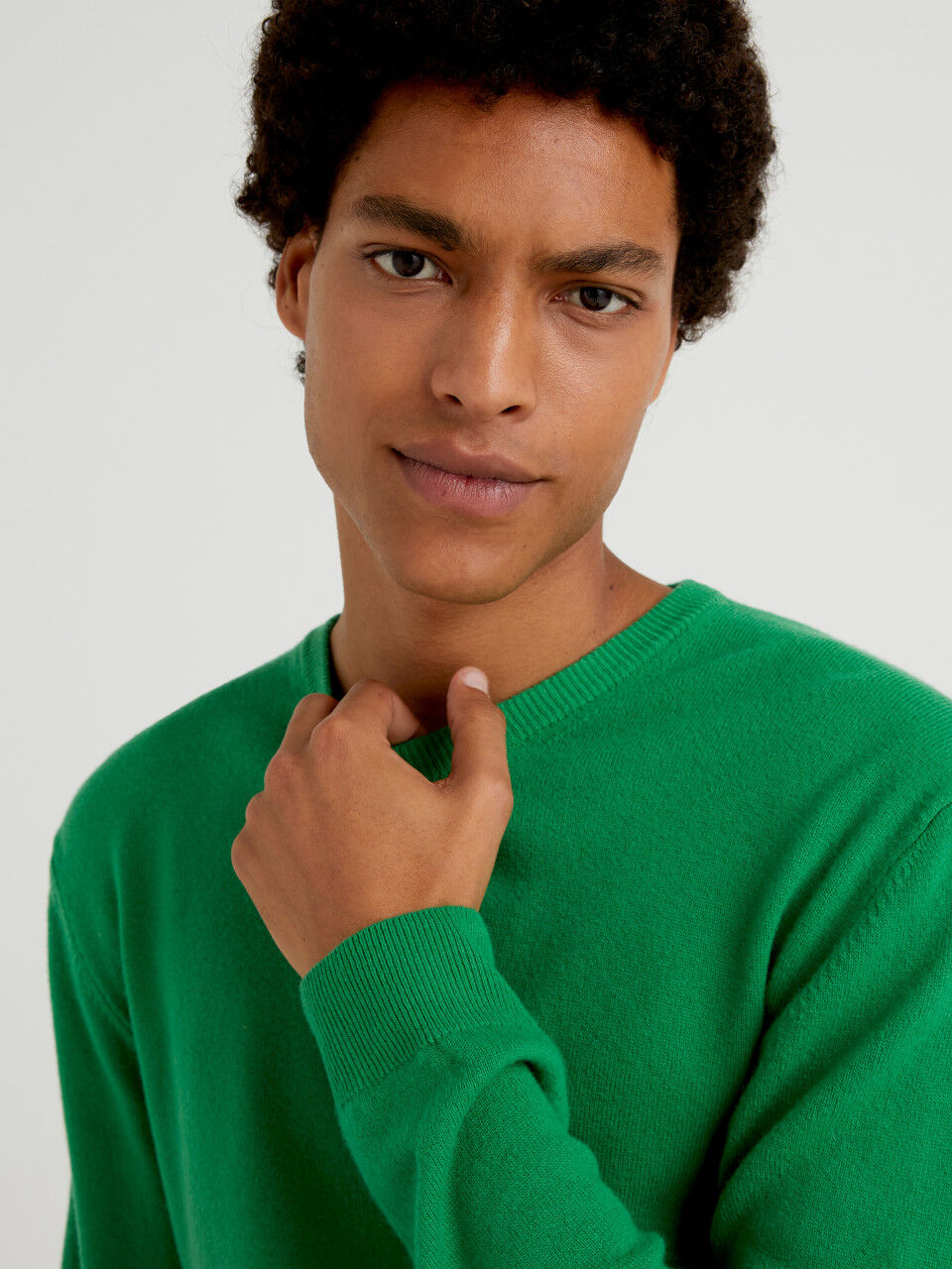 Pullover aus reiner Merinowolle in Grün mit Rundhals personalisierbares