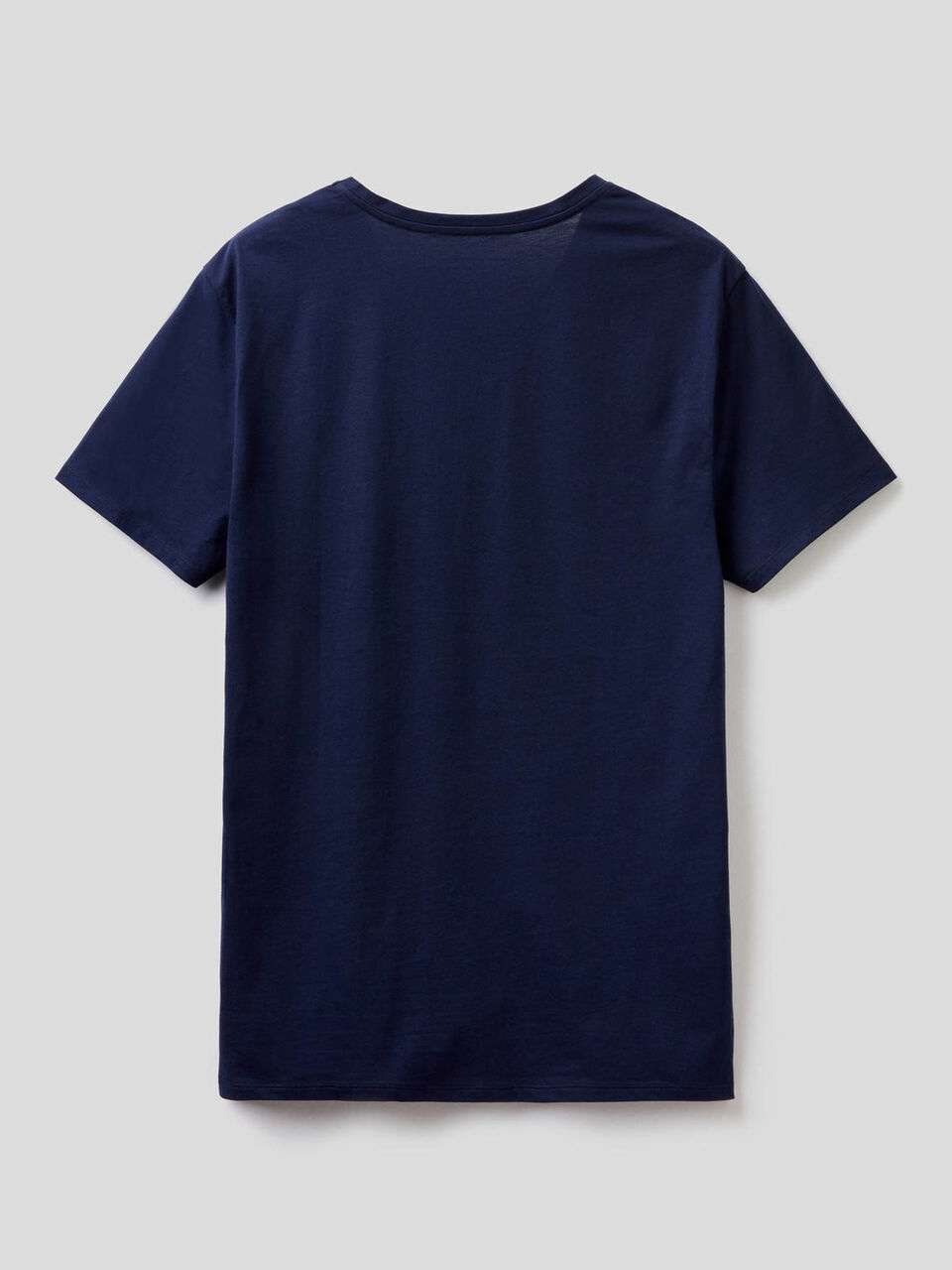 T-Shirt aus 100% Baumwolle mit V-Ausschnitt image number 2