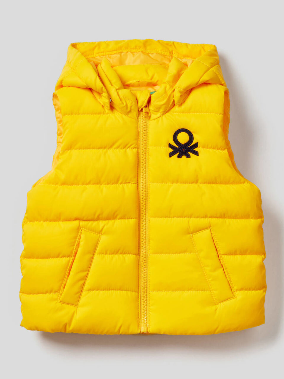 Wattiertes Gilet mit abnehmbarer Kapuze image number 1
