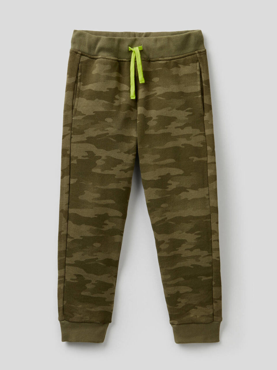 Hose aus Sweatstoff mit Camouflage-Muster image number 1