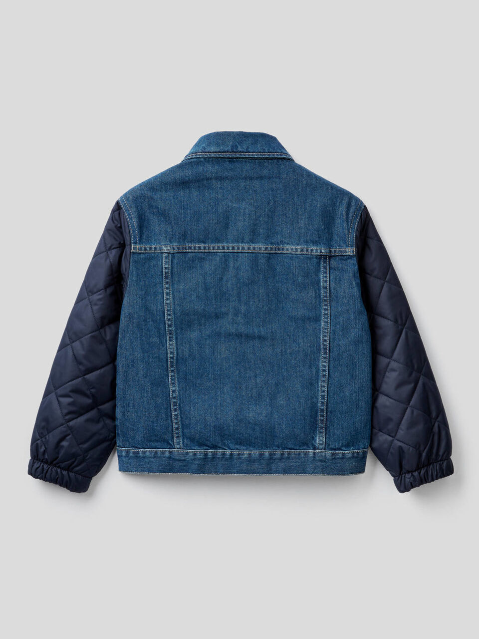 Jeansjacke mit Details im Lochmuster image number 2