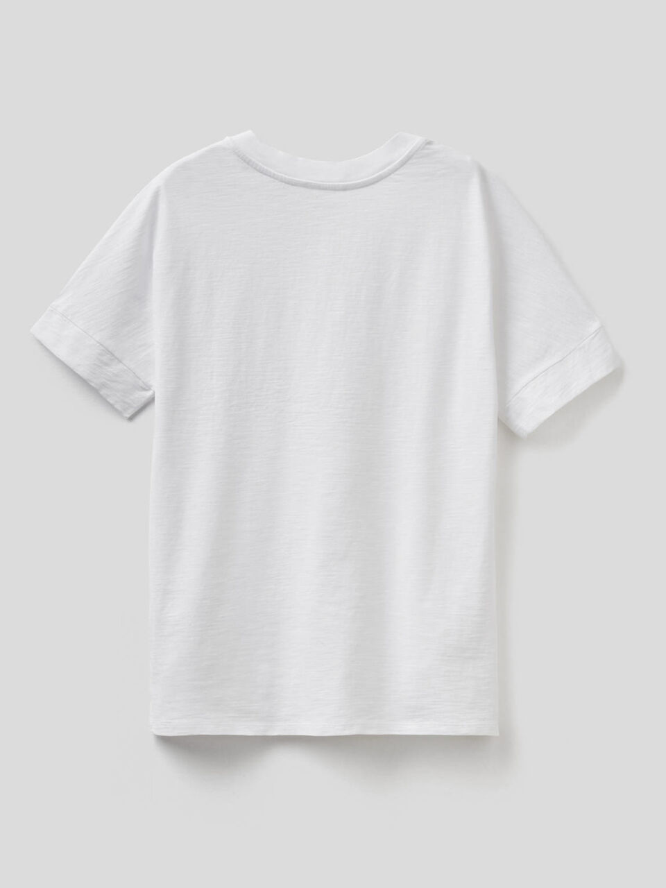 T-Shirt aus 100% Baumwolle mit V-Ausschnitt image number 2