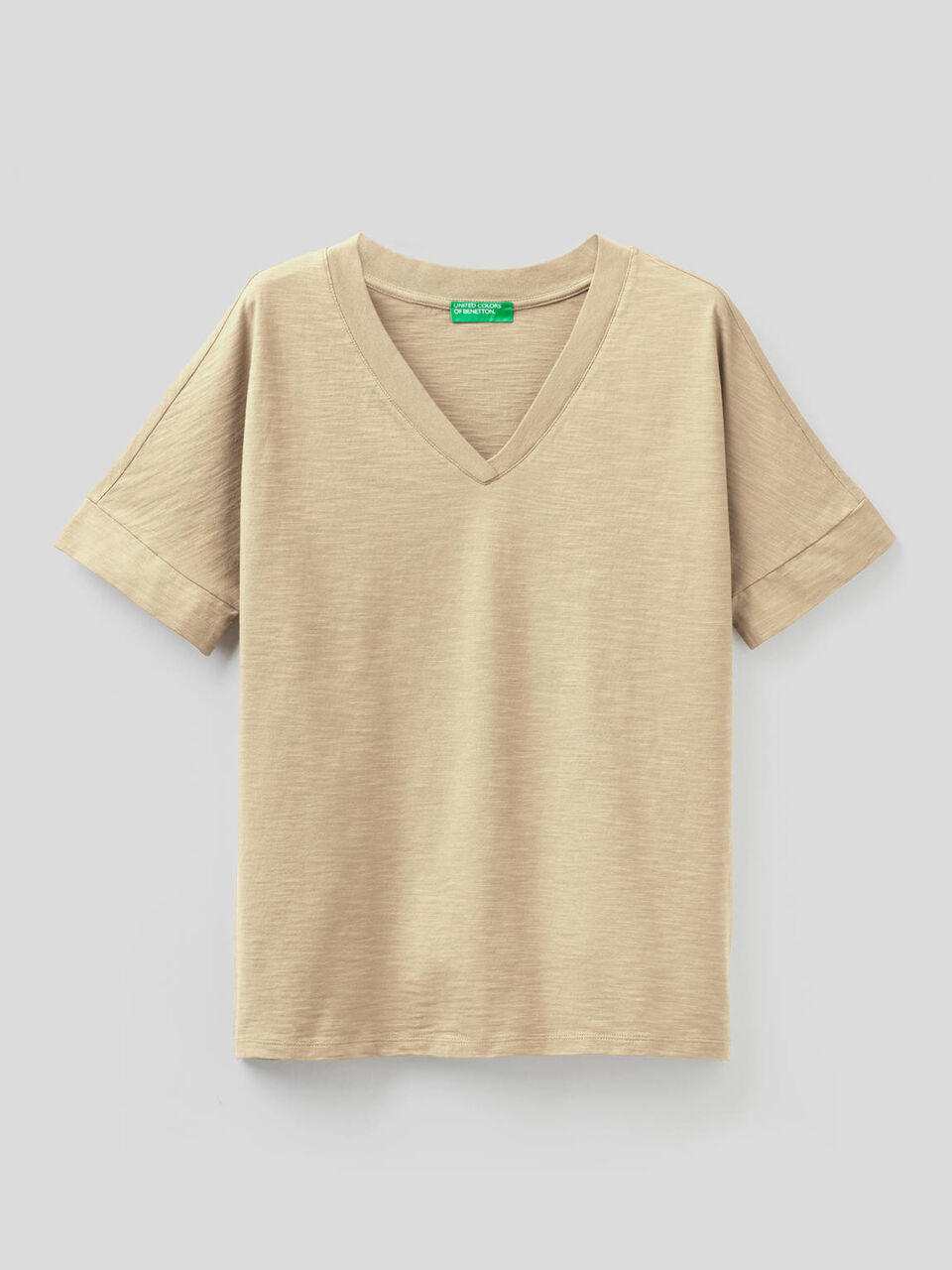 T-Shirt aus 100% Baumwolle mit V-Ausschnitt image number 1