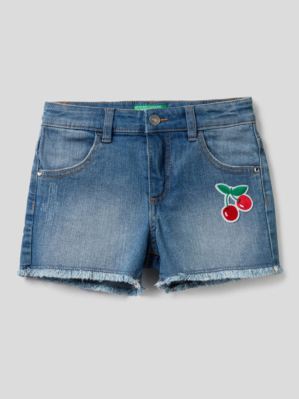Jeansshorts mit Aufnäher image number 1
