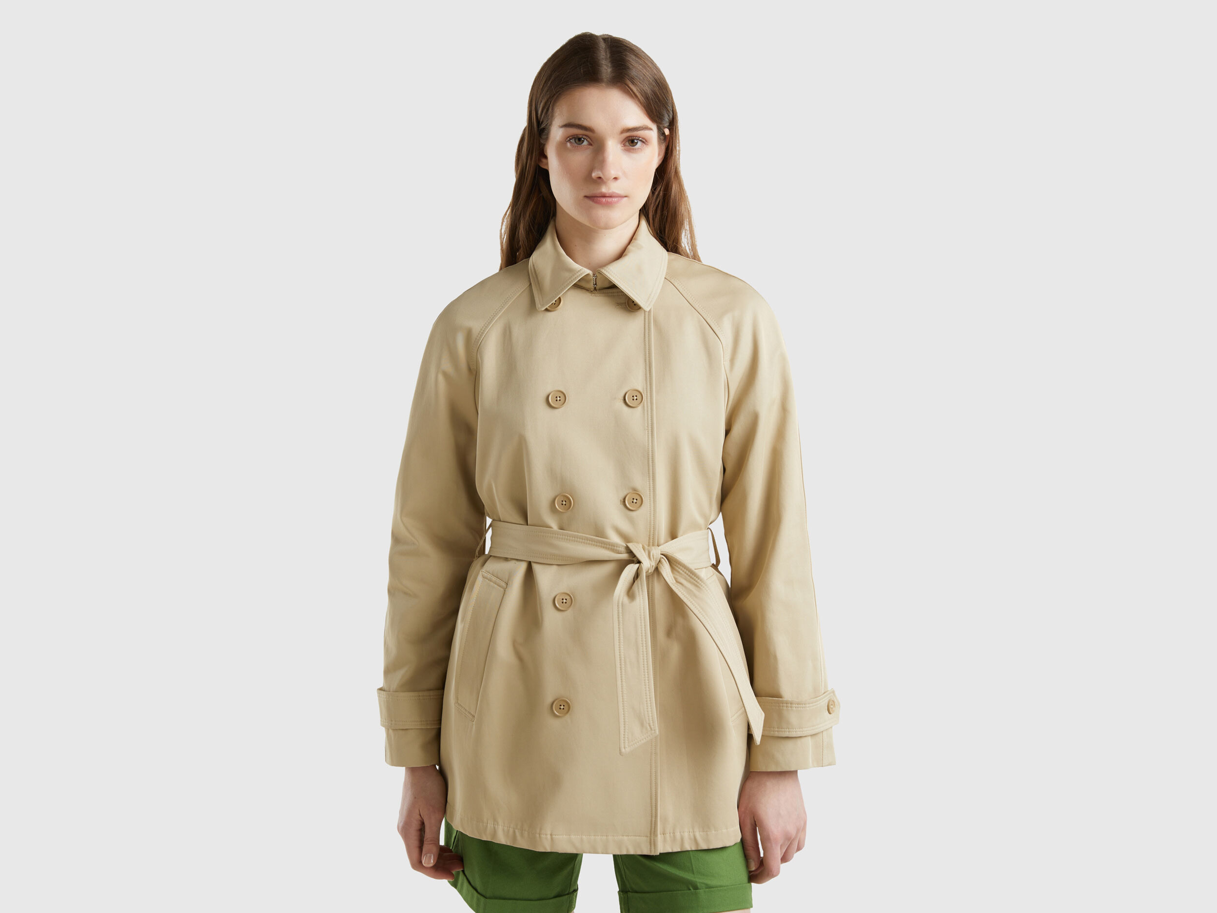 Kurzer zweireihiger Trenchcoat - Beige | Benetton