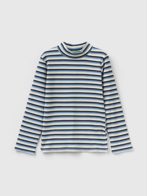 Gestreiftes T-Shirt mit Rollkragen