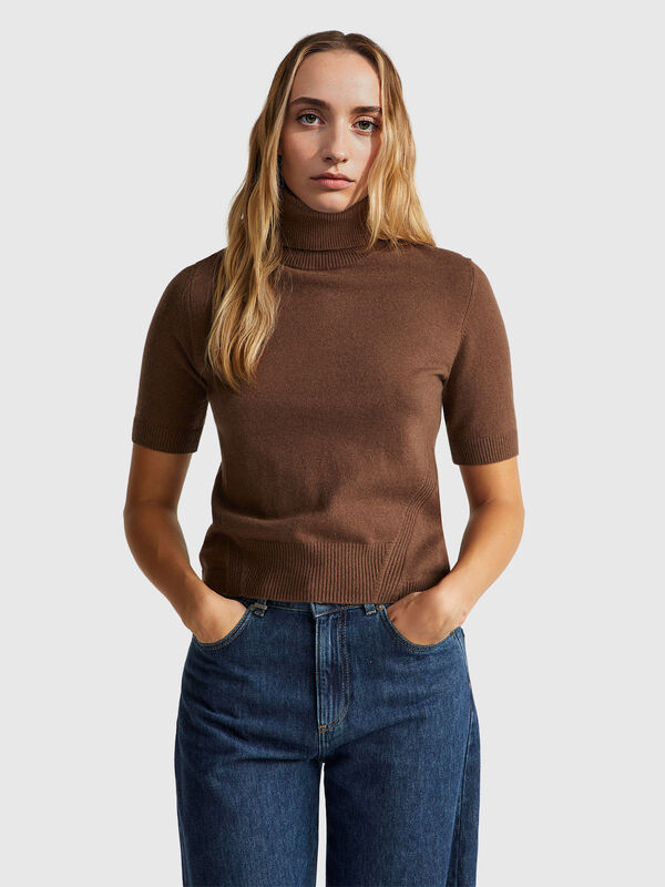 Brauner kurzärmeliger Rollkragenpullover aus Kaschmirmischung Brauner kurzärmeliger Rollkragenpullover aus Kaschmirmischung Damen