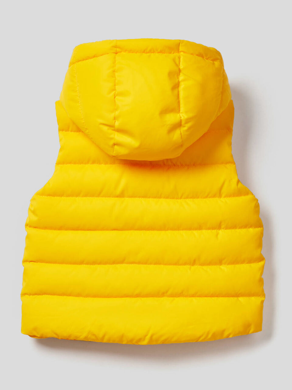 Wattiertes Gilet mit abnehmbarer Kapuze image number 2